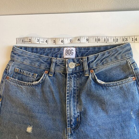 Urban Outfitters BDG Mid-Wash Blue High Rise Mom Jeans Size 26 - Picture 8 of 12